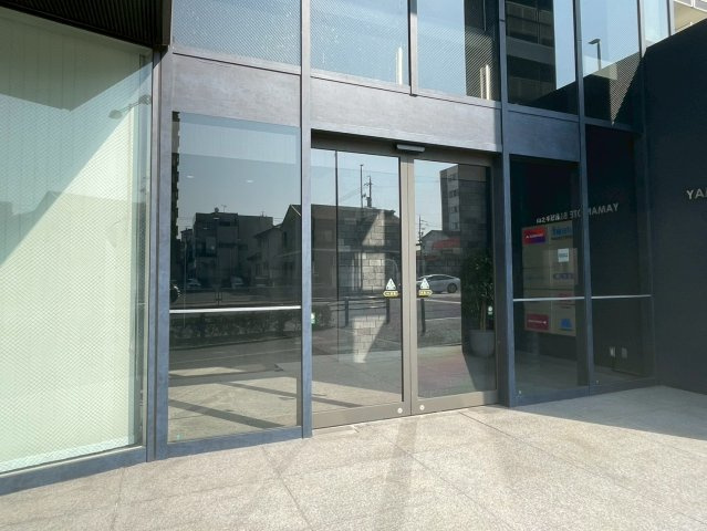 山之手ビルのエントランス