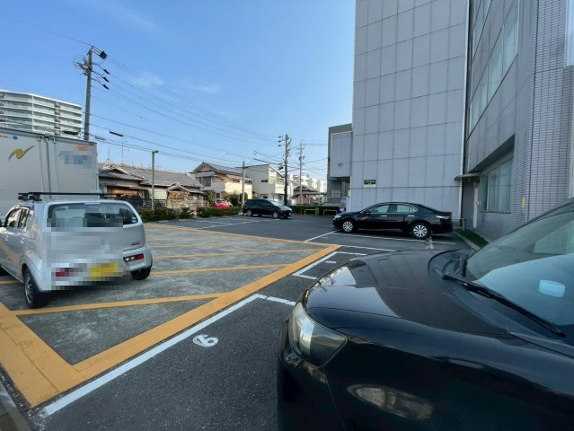 山之手ビルの駐車場