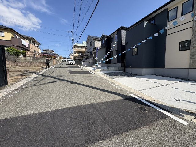 【その他】 | 春日市白水ヶ丘2丁目3期　2号棟（全3棟）【仲介手数料無料・0円】 | 現地写真。前面道路です。