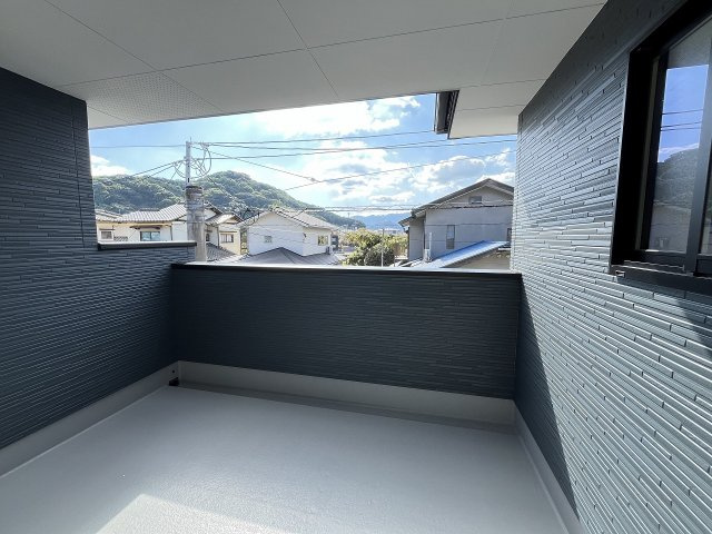 【バルコニー】 | 春日市白水ヶ丘2丁目3期　2号棟（全3棟）【仲介手数料無料・0円】 | 現地写真。