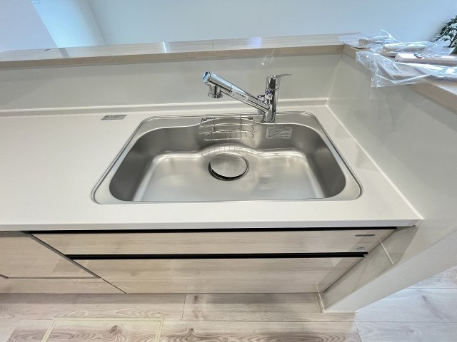 【キッチン】 | 春日市白水ヶ丘2丁目3期　2号棟（全3棟）【仲介手数料無料・0円】 | 現地写真。