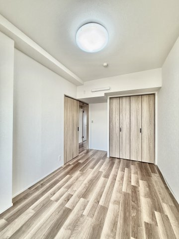 セントラルステージパーク・ホームズの洋室|直射日光が入らないので、部屋の中が暑くなりすぎる心配がありません！
