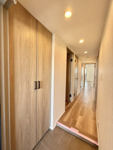 セントラルステージパーク・ホームズの玄関|玄関横にはシューズクローゼット付き！玄関に靴が散乱・・・なんて心配がありません！
