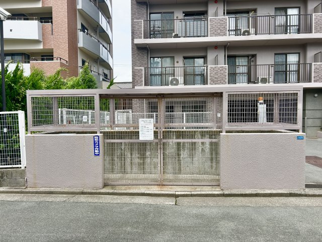 セントラルステージパーク・ホームズのその他|こちらはゴミ置き場。キレイに管理されています。
