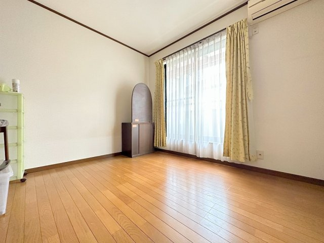 三郷市彦糸1丁目　中古戸建の洋室|6帖の洋室です