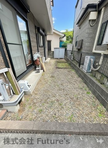 三郷市彦糸1丁目　中古戸建の庭|ガーデニングやお子様のプールも楽しめる庭付きです