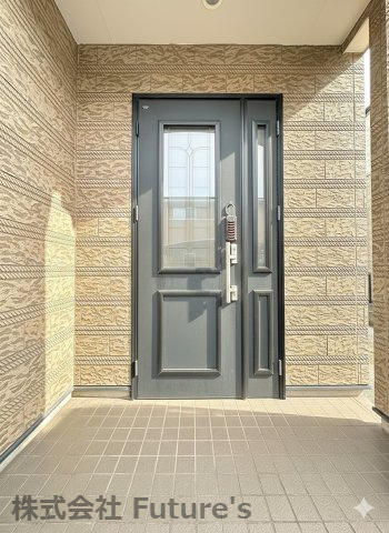 三郷市彦糸1丁目　中古戸建の玄関|玄関ドア