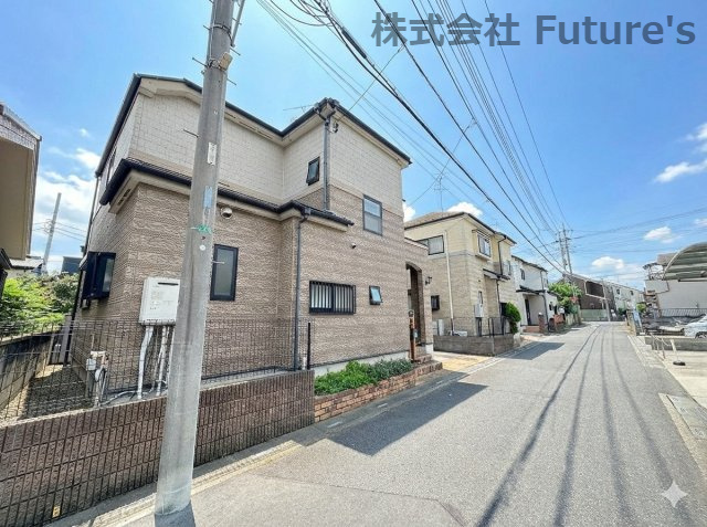 三郷市彦糸1丁目　中古戸建の前面道路含む現地写真|前面道路含む現地写真です。