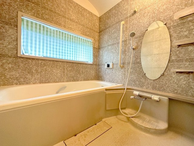 三郷市彦糸1丁目　中古戸建の浴室|一坪サイズのお風呂で、浴槽では半身浴も楽しめます