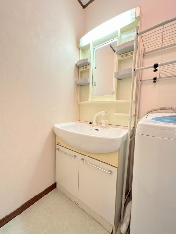 三郷市彦糸1丁目　中古戸建の独立洗面台|独立洗面台です