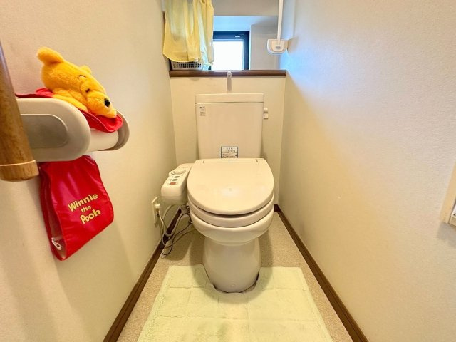 三郷市彦糸1丁目　中古戸建のトイレ|温水洗浄便座付きトイレです