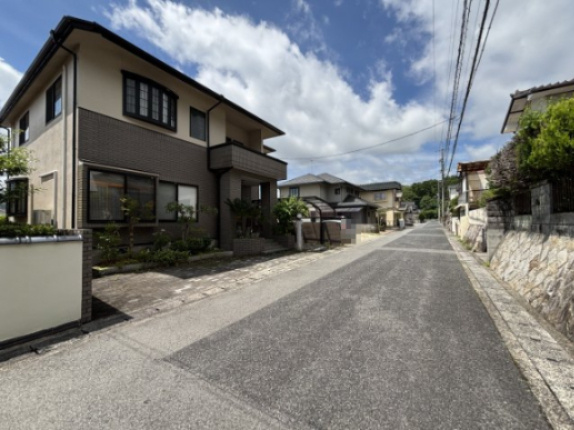 中古戸建　　　高取北４丁目の前面道路含む現地写真