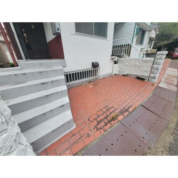 塩屋町南谷貸家2の駐車場