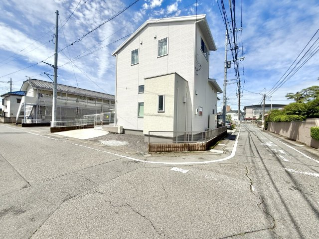【中古戸建】前橋市石倉町3丁目の外観|■外観｜土日のご見学はもちろん、平日・夜間のご案内も大歓迎です♪「今から見たい」や「仕事終わりに見たい」にもご対応できますのでお気軽にお問い合わせください♪