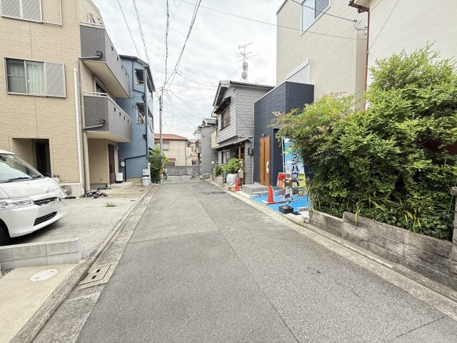 草部新築の前面道路含む現地写真