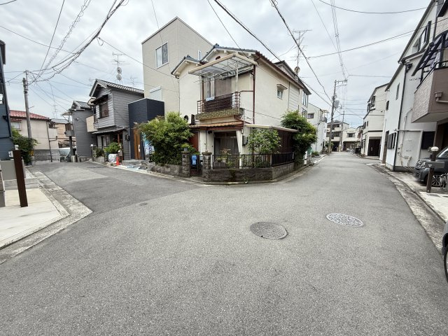 草部新築の前面道路含む現地写真