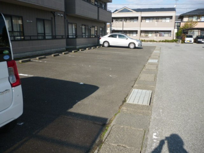 【駐車場】 | むくの木はうす壱番館