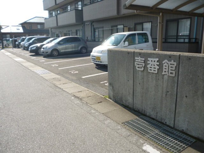 【駐車場】 | むくの木はうす壱番館