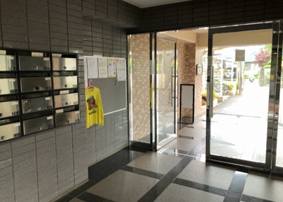 【ロビー】 | 日神パレステージ古淵 | ラウンジは、マンションの共用スペースに椅子やテーブルなどを配置した利用者が寛げる空間です。屋内型ラウンジと屋外型ラウンジがあります。共用部分の管理状況と合わせて、詳細については現地でご確認ください。