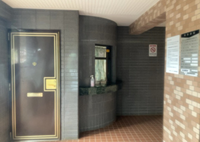 【受付】 | 日神パレステージ古淵 | 受付はマンションコンシェルジュがいる場合もあれば、管理人が滞在する小部屋を総称して呼ぶことがあります。主にエントランスに設置されていることから、防犯面でも期待ができます。防犯設備がない場合はより安心！
