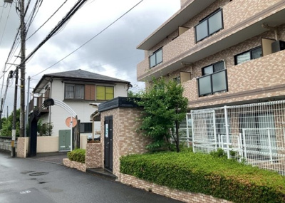 【外観】 | 日神パレステージ古淵 | 隣家の土地はどうなっているのか、生活利便施設が近くにあるのか、学校まで近いかなど、お客様のライフスタイルにあわせたイメージが重要です。また、近くにあると困る施設が近くにないかも確認するといいでしょう。