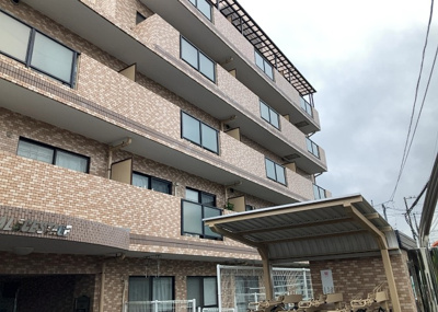 【構造・工法・仕様】 | 日神パレステージ古淵 | ＳＲＣ造は強度や耐震性の面でもRC造と比べて優れています。そのため、10階建以上の高層または超高層マンションなどの建築にも多く採用されています。柱や梁などのサイズが小さくても高い耐震性を確保できます。