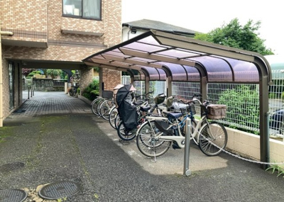 【駐車場】 | 日神パレステージ古淵 | 車一台あたりに必要なスペースは、標準サイズの普通自動車で横幅2m50cm、長さ5mは必要になります。ただし、乗降のことも考慮して横幅3m30cm、長さ5m50cmほどは確保できるところを選びましょう。