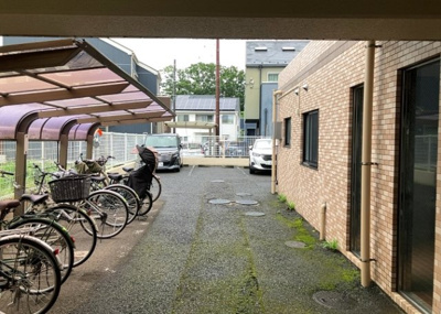 【駐車場】 | 日神パレステージ古淵 | 駐車場と明記されていても、最小スペースでつくられた駐車場だと大型車は駐車できなかったり、出入りしにくくなったりする可能性があります。お車のサイズと購入したい物件の駐車場のサイズを現地で確認しましょう。