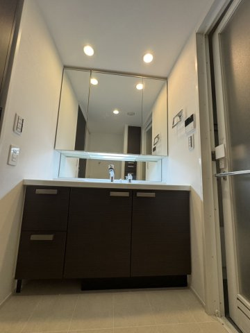 ロイヤルクレスト志賀公園の独立洗面台