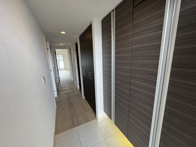 ロイヤルクレスト志賀公園の玄関