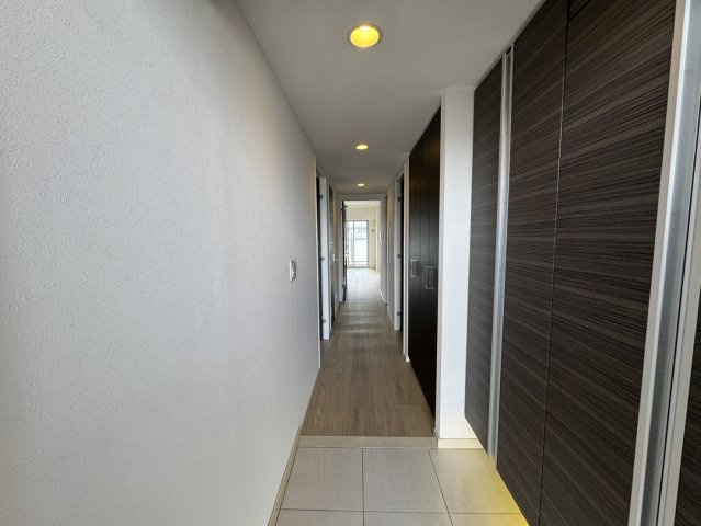 ロイヤルクレスト志賀公園の玄関