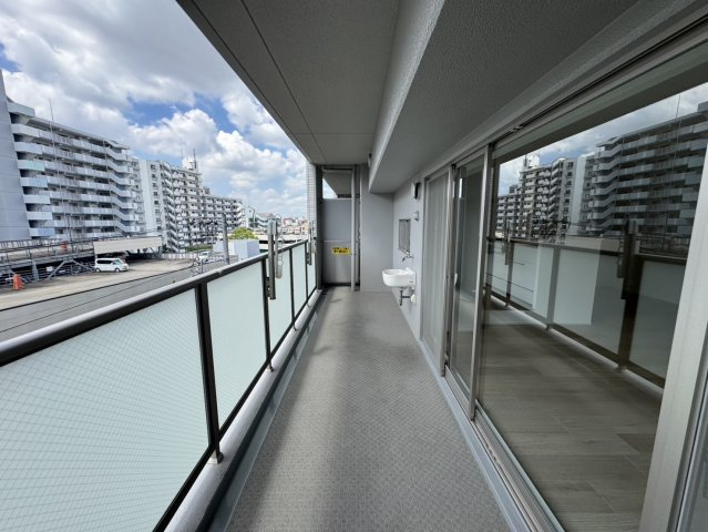 ロイヤルクレスト志賀公園のバルコニー