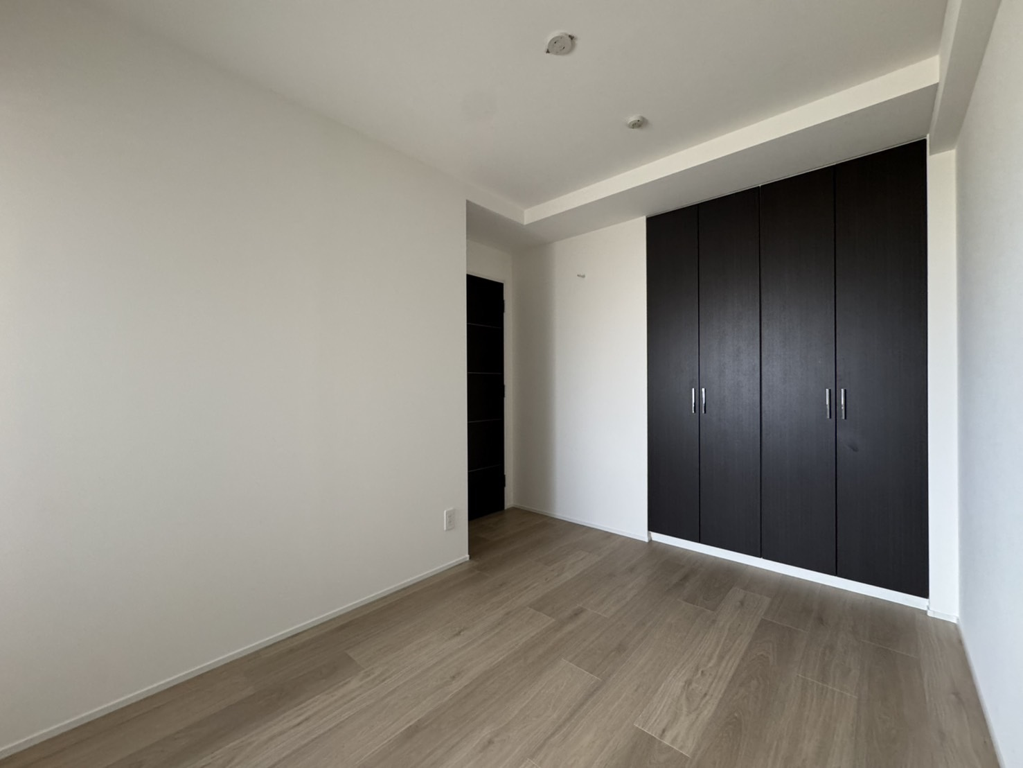 ロイヤルクレスト志賀公園の洋室