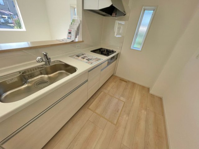 【キッチン】 | 【新築戸建て】秋田市土崎港北第6 | リビングを見渡せる対面キッチンで、家族との会話も弾む♪