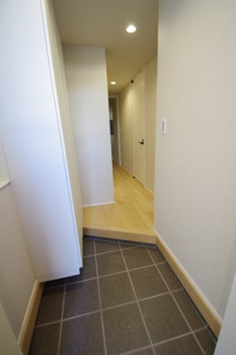 【玄関】 | 【仲介手数料無料！！】府中市四谷１丁目　新築戸建て（全３棟）No.3号棟　4780万円