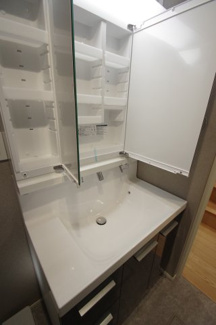 【洗面所】 | 【仲介手数料無料！！】府中市四谷１丁目　新築戸建て（全３棟）No.3号棟　4780万円