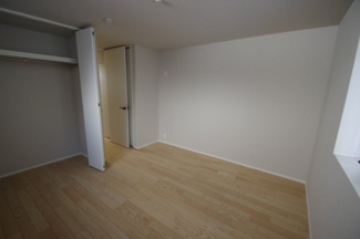 【収納】 | 【仲介手数料無料！！】府中市四谷１丁目　新築戸建て（全３棟）No.3号棟　4780万円 | 納戸内のクローゼット