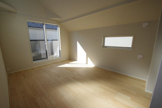 【居間・リビング】 | 【仲介手数料無料！！】府中市四谷１丁目　新築戸建て（全３棟）No.3号棟　4780万円 | 2階LDK15.1帖