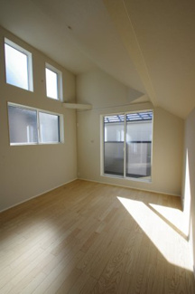 【居間・リビング】 | 【仲介手数料無料！！】府中市四谷１丁目　新築戸建て（全３棟）No.3号棟　4780万円