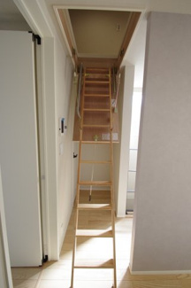 【収納】 | 【仲介手数料無料！！】府中市四谷１丁目　新築戸建て（全３棟）No.3号棟　4780万円 | 屋根裏収納