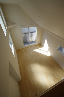 【居間・リビング】 | 【仲介手数料無料！！】府中市四谷１丁目　新築戸建て（全３棟）No.3号棟　4780万円