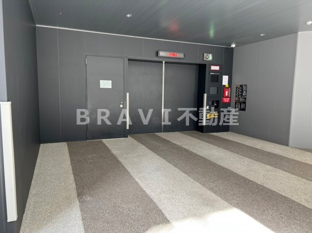 ザ・ファインタワー大手前　BRAVI不動産の駐車場|【ザ・ファインタワー大手前】駐車場完備です