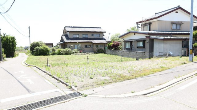 【土地】常盤4687-6の前面道路含む現地写真