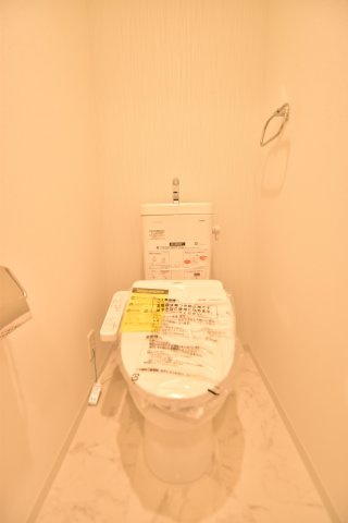 大阪市都島区内代町１丁目の賃貸マンションのトイレ