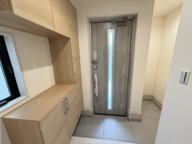 上野芝向ヶ丘2丁新築の玄関