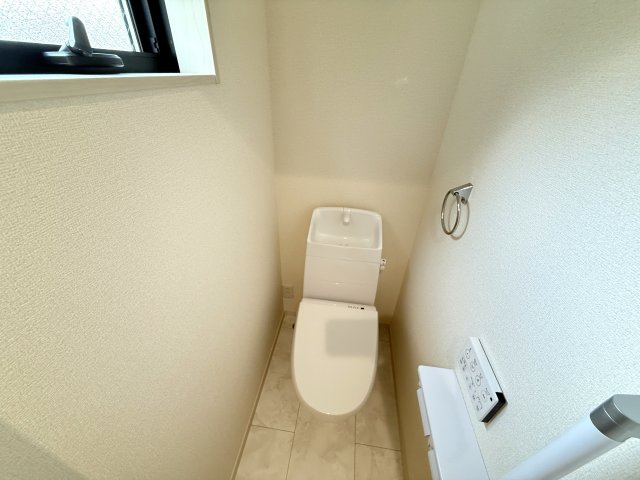 上野芝向ヶ丘2丁新築のトイレ