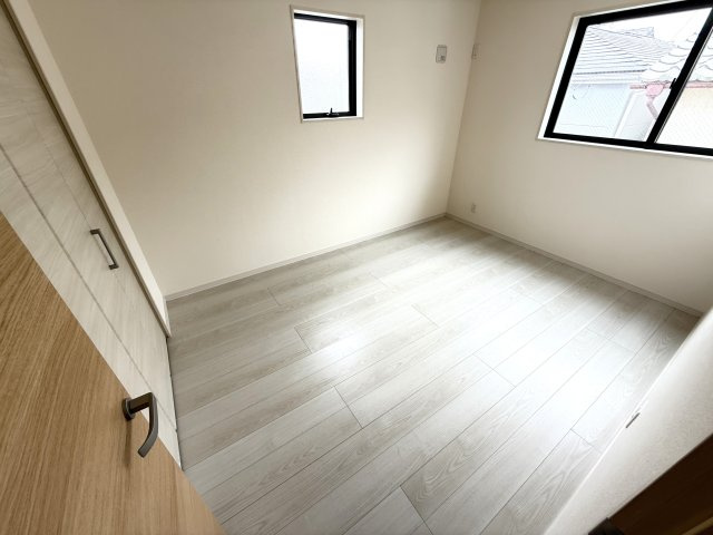 上野芝向ヶ丘2丁新築の洋室