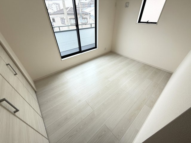 上野芝向ヶ丘2丁新築の洋室