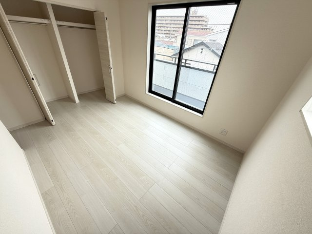 上野芝向ヶ丘2丁新築の洋室