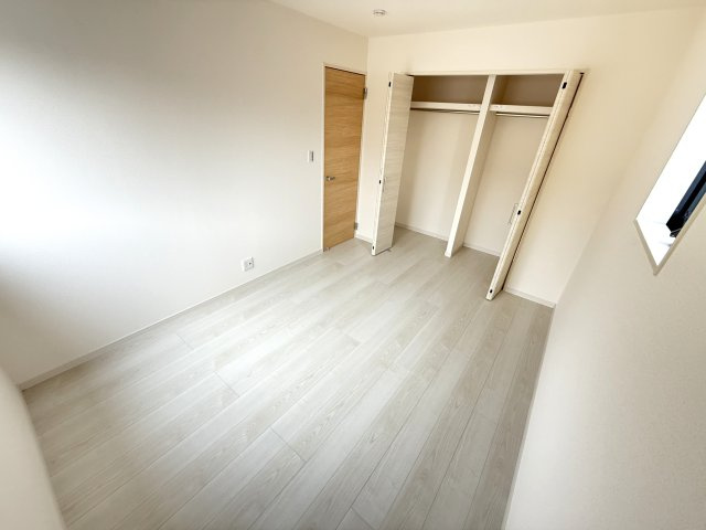 上野芝向ヶ丘2丁新築の洋室